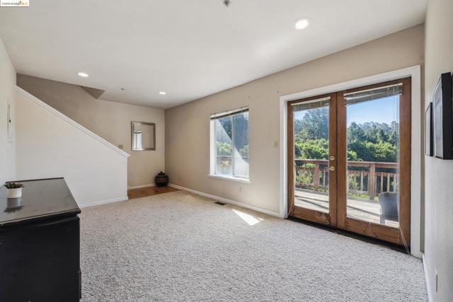 2335 Tunnel Rd, Oakland CA: https://media.crmls.org/mediaz/8e14c115-ee80-4608-bafd-249362c689e6.jpg
