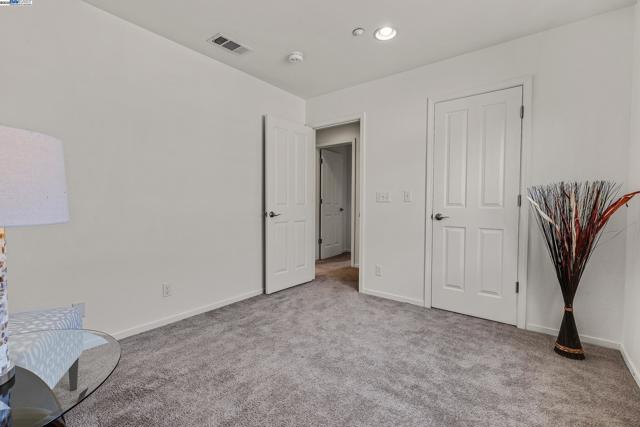 34906 Herringbone Ct, Union City CA: https://media.crmls.org/mediaz/8e154810-cb2b-4b47-8526-d180bdf9b1e4.jpg