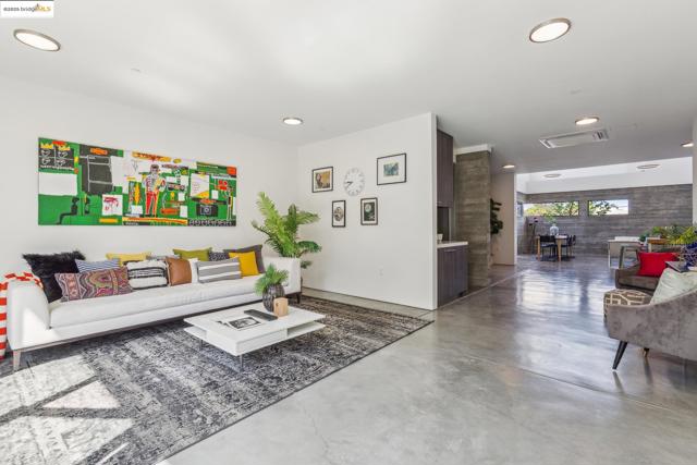 809 Folger Ave, Berkeley CA: https://media.crmls.org/mediaz/8e158b10-3084-4e8b-a7f6-43b1577ded37.jpg