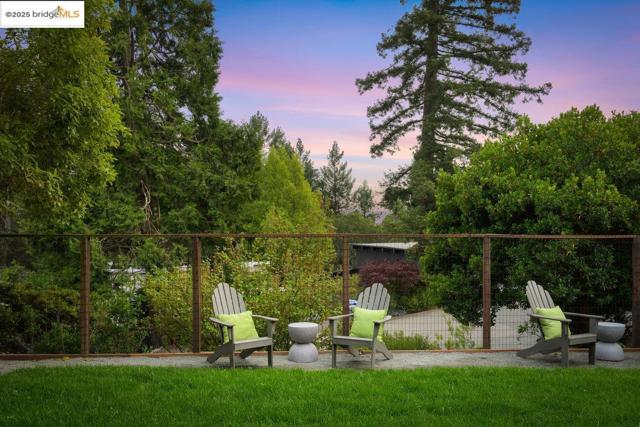 6452 Ascot Dr, Oakland CA: https://media.crmls.org/mediaz/8e15b367-b6b3-4230-95ef-94440d502b8f.jpg