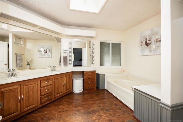 2130 Sunset Dr, Vista CA: https://media.crmls.org/mediaz/8e1671dc-0da8-4fc1-9cc3-98573f97df50.jpg