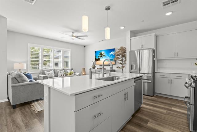 323 CITRINE TRAIL, Fallbrook CA: https://media.crmls.org/mediaz/8e16994d-9500-49e4-b080-b0fefb51e84c.jpg