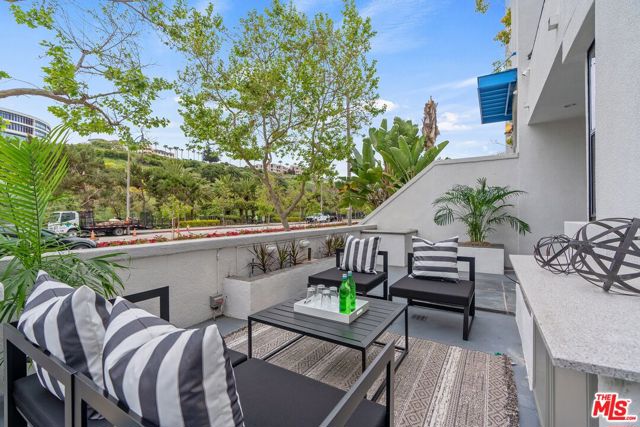 12923 Bluff Creek Drive, Los Angeles CA: https://media.crmls.org/mediaz/8e16ad82-3a84-4478-b4d1-f679e735248c.jpg