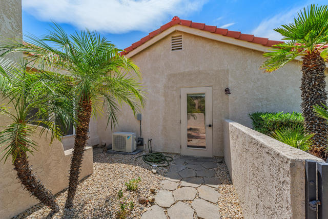 70920 Ironwood Drive, Rancho Mirage CA: https://media.crmls.org/mediaz/8e16b10f-f916-4ea1-8bac-edac9206ee57.jpg