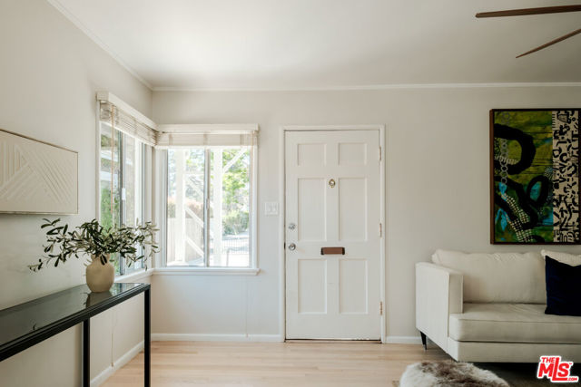 856 858 Coeur D Alene Avenue, Venice CA: https://media.crmls.org/mediaz/8e16ead5-d97b-41b7-8b84-24a592700ae1.jpg