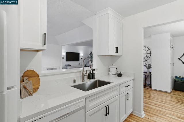 1700 Laguna St, Concord CA: https://media.crmls.org/mediaz/8e17022f-2802-43e6-ad27-1ef20584ab04.jpg