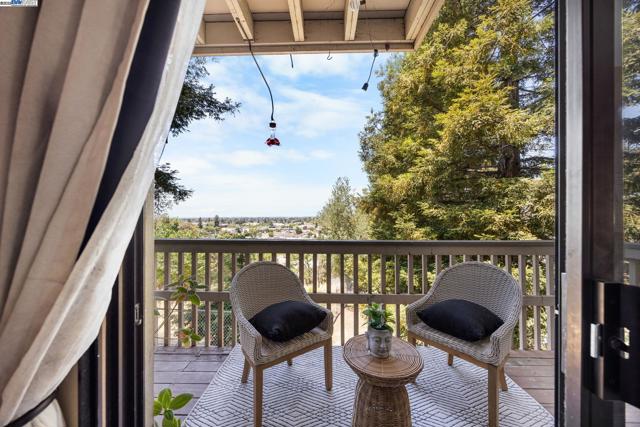 1112 Holmes Way, Hayward CA: https://media.crmls.org/mediaz/8e174d13-4f36-4698-80c7-63e47a0e928d.jpg