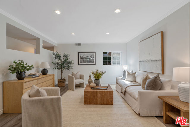 10037 Sunnybrae Avenue, Chatsworth CA: https://media.crmls.org/mediaz/8e174e67-69e2-4151-bf1d-f02979fbfa24.jpg