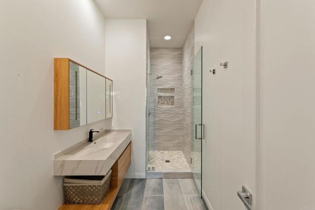 30330 Via Maria Elena, Bonsall CA: https://media.crmls.org/mediaz/8e178c98-120a-430c-8b5b-308c136c6ab6.jpg