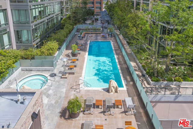 1100 S Hope Street, Los Angeles CA: https://media.crmls.org/mediaz/8e17e89a-e1e7-4b47-8e2c-dbab29825e33.jpg