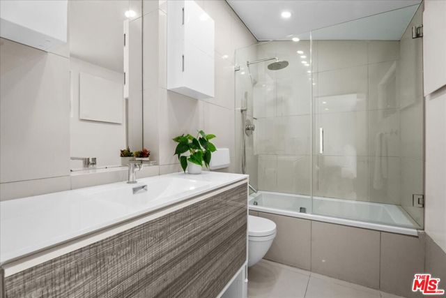 3567 Woodcliff Road, Sherman Oaks CA: https://media.crmls.org/mediaz/8e1801fd-f0e4-431a-b32b-dbe5e7bc9c21.jpg