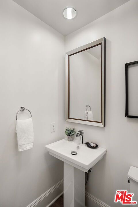 1311 Centinela Avenue, Santa Monica CA: https://media.crmls.org/mediaz/8e189d70-d5a9-48c1-b40b-63dca094b92a.jpg