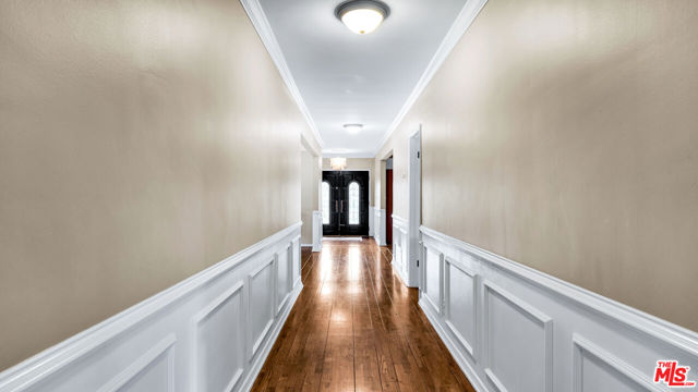 4559 Morella Avenue, Valley Village CA: https://media.crmls.org/mediaz/8e18fa26-fc96-4df4-8cb9-f6b50f8463c5.jpg