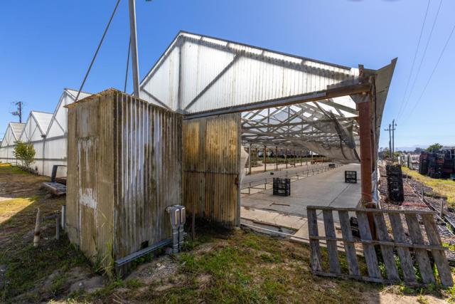 2150 Elkhorn Road, Castroville CA: https://media.crmls.org/mediaz/8e1952b3-b36a-4950-a6cf-c63557acd68e.jpg