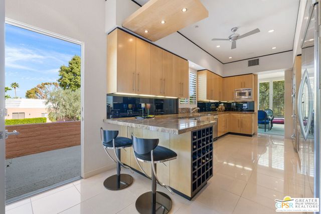 46920 Amir Drive, Palm Desert CA: https://media.crmls.org/mediaz/8e19b80c-2e95-4a73-8554-e2f05282ae70.jpg