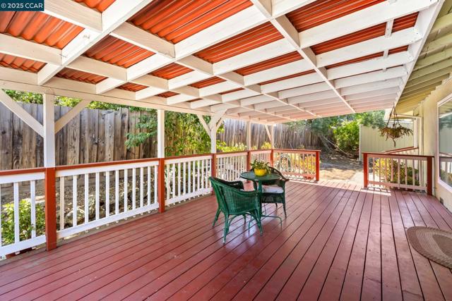1216 Sherlock Way, Concord CA: https://media.crmls.org/mediaz/8e1ab2ae-c34f-433e-819a-55d12e71f97c.jpg