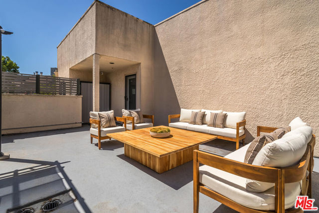 410 S Barrington Avenue, Los Angeles CA: https://media.crmls.org/mediaz/8e1b3c4b-f78f-4365-9c4a-429dcf2fc1b0.jpg