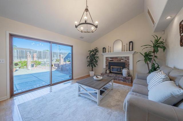 1527 Atherton Way, Salinas CA: https://media.crmls.org/mediaz/8e1b7b07-bd61-4f7b-b20b-8223f603d5fc.jpg