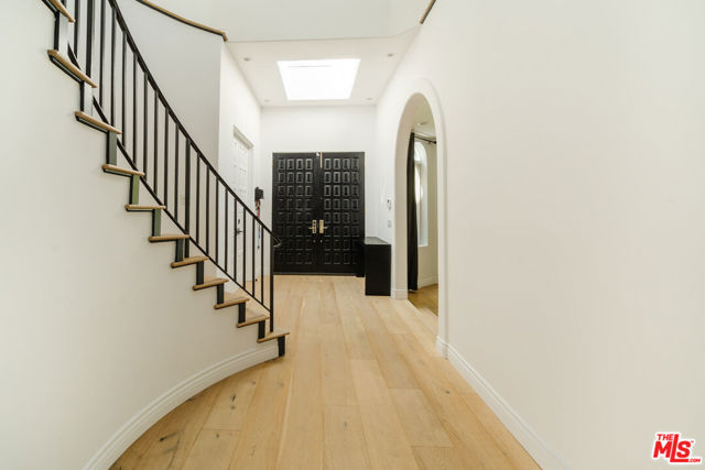 609 21st Place, Santa Monica CA: https://media.crmls.org/mediaz/8e1bd1f9-a374-4b7b-9cee-fa9e97739e2f.jpg
