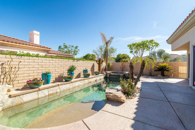 Image 14 of 22 For 49590 Loren Court