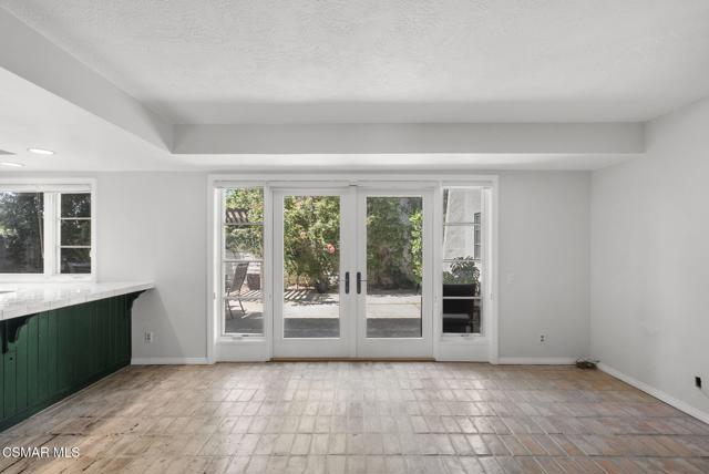 4411 Regents Court, Westlake Village CA: https://media.crmls.org/mediaz/8e1c94a6-518b-4713-b0d2-15353d5fb5f2.jpg