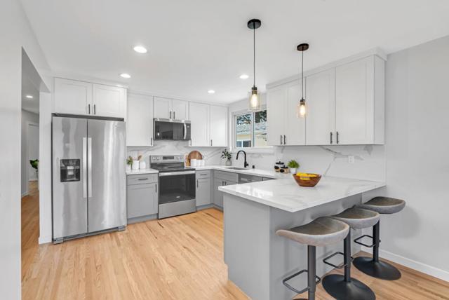 285 Alta Vista Way, Daly City CA: https://media.crmls.org/mediaz/8e1ccd44-a5bd-4ef4-acbd-739387503afb.jpg