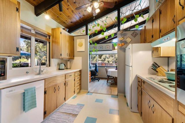 185 Woodston Way, Ben Lomond CA: https://media.crmls.org/mediaz/8e1cf778-b781-428b-8ac1-225032f2e7e6.jpg