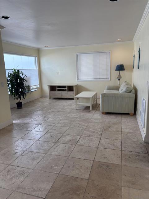 1460 Seacoast, Imperial Beach CA: https://media.crmls.org/mediaz/8e1d3cd3-6c5f-4d3c-aa32-9c470f37277d.jpg