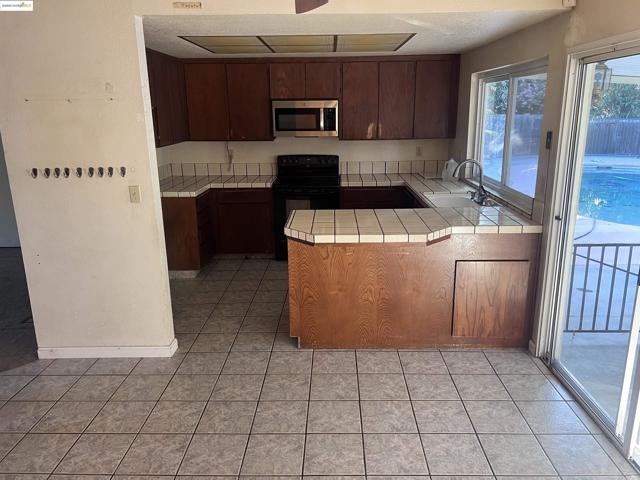19 LISA COURT, Brentwood CA: https://media.crmls.org/mediaz/8e1d8258-b350-4672-ba93-2bdee91e02ce.jpg