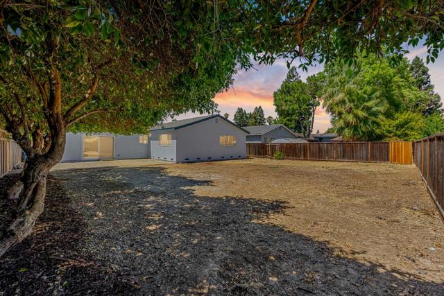 7630 El Roble Court, Gilroy CA: https://media.crmls.org/mediaz/8e1d8ca8-d54a-43c7-a5ff-f8a68a2e16fe.jpg