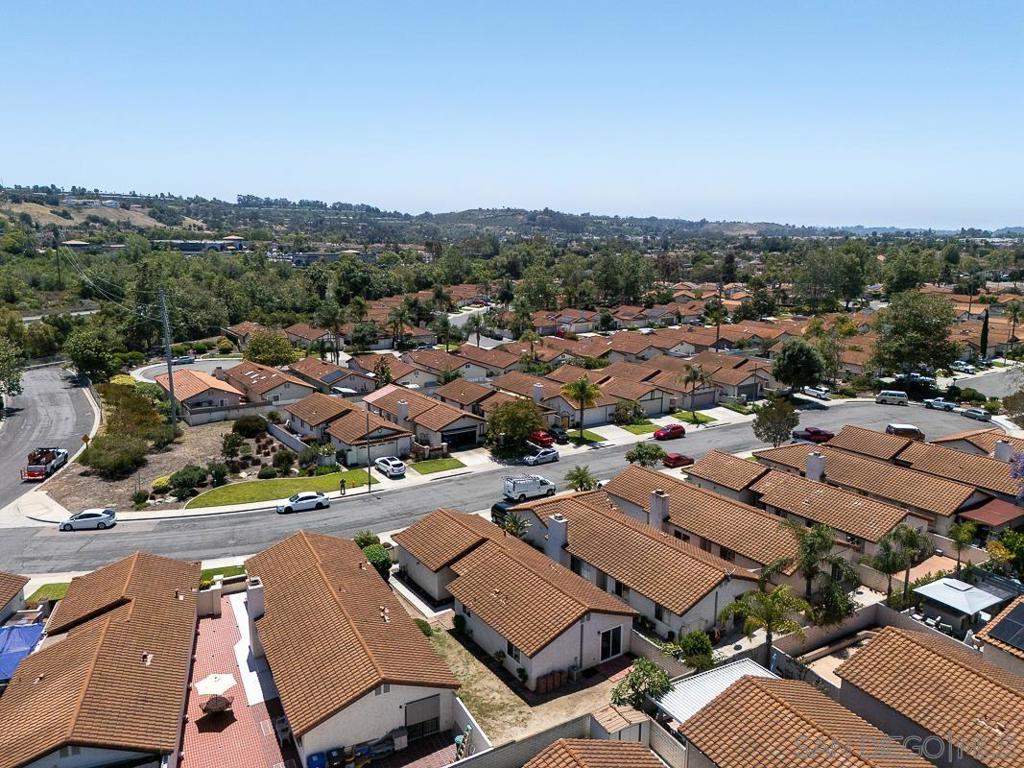 https://media.crmls.org/mediaz/8e1dfa0d-be23-4367-ba4d-f8cb2928c1f4.jpg?preset=X-Large