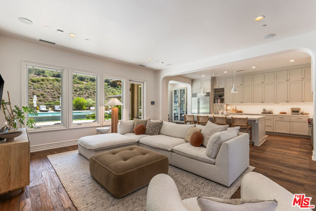 2052 Shadow Creek Drive, Agoura Hills CA: https://media.crmls.org/mediaz/8e1e5c58-8b7d-40a5-adbe-508a76421282.jpg