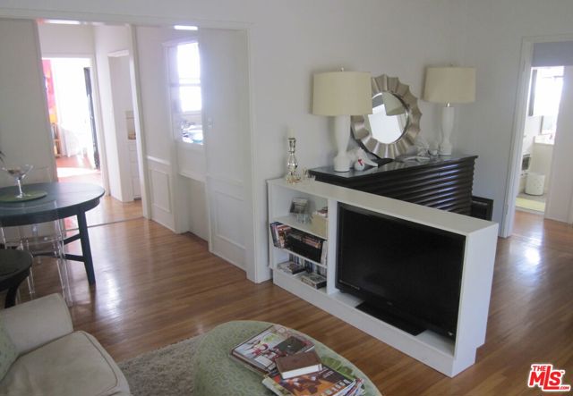 1301 Stanford St, Santa Monica CA: https://media.crmls.org/mediaz/8e1e7526-0e6e-4809-b12d-9c7bb99ccc14.jpg