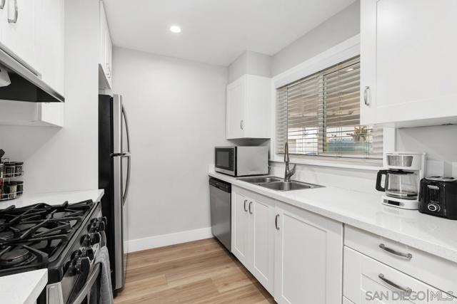 850 856 Olive Avenue, Coronado CA: https://media.crmls.org/mediaz/8e1e7be4-bf64-4551-99b5-aadb0d11a825.jpg