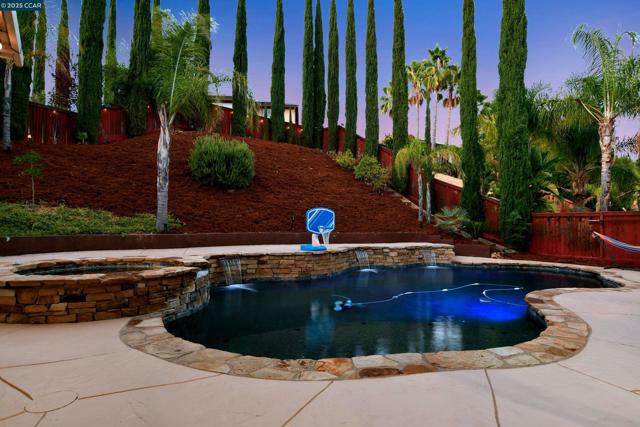 2593 Camel Back Rd, Brentwood CA: https://media.crmls.org/mediaz/8e1eb451-1f6c-4558-8e6c-897ba699cbcc.jpg