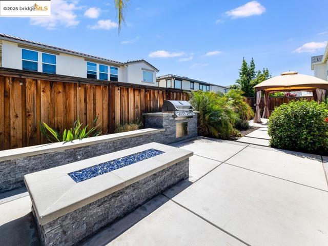 270 Guthrie Lane, Brentwood CA: https://media.crmls.org/mediaz/8e1f1105-f908-449b-8ffa-2c6765cf19a7.jpg