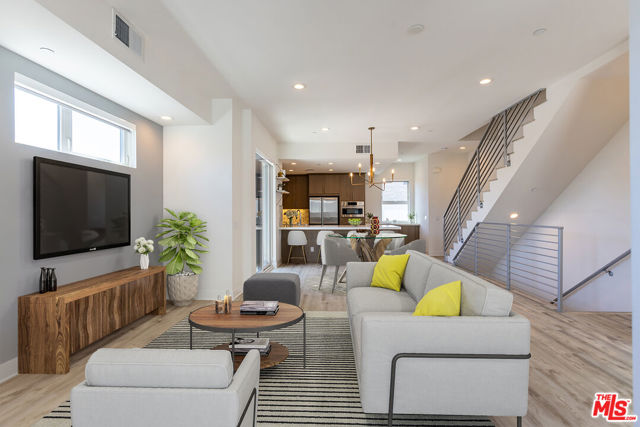 3309 Aria Lane, Los Angeles CA: https://media.crmls.org/mediaz/8e1f3850-95b4-4fa1-aa12-9f76d19b0ff5.jpg