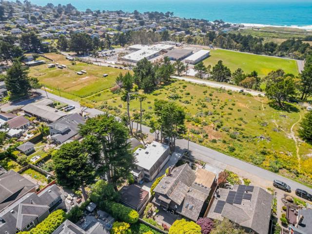 1025 Tamarind Street, Montara CA: https://media.crmls.org/mediaz/8e1ffcf6-ad02-4704-b63c-02719a806a83.jpg
