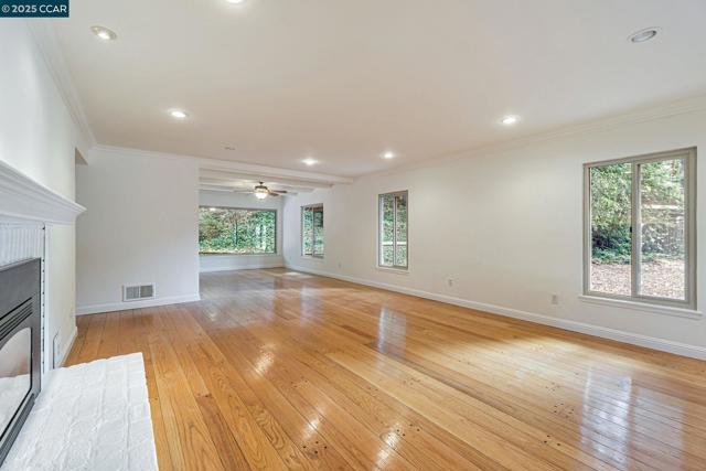 9 Wanda Way, Martinez CA: https://media.crmls.org/mediaz/8e202388-b226-44ad-9712-193db8ee97bd.jpg