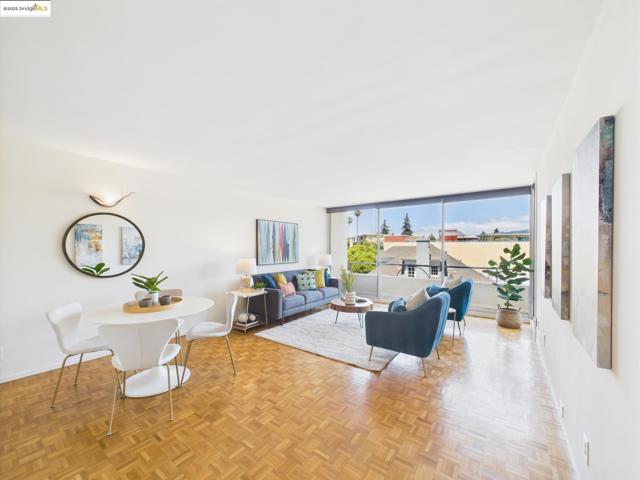 320 Lee St, Oakland CA: https://media.crmls.org/mediaz/8e209e09-f466-4be2-94c5-7797c3c17afa.jpg