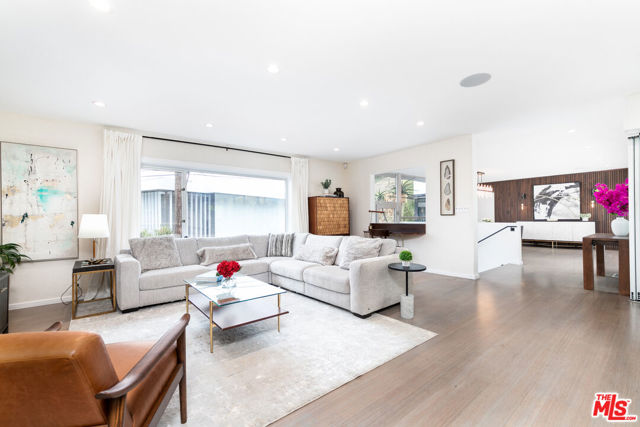 9323 Flicker Way, Los Angeles CA: https://media.crmls.org/mediaz/8e20b497-9bae-45d9-8f22-787027dd3326.jpg