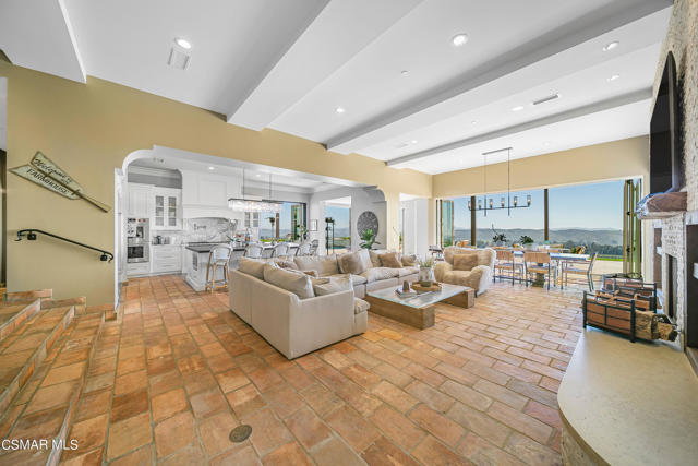 1451 E La Loma Avenue, Somis CA: https://media.crmls.org/mediaz/8e20c83d-253e-4d6f-a512-68e08d61dbc3.jpg