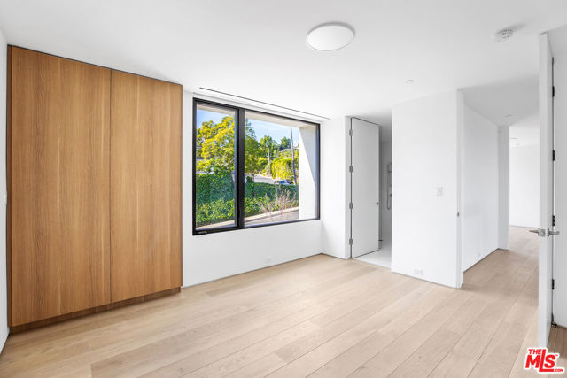 1448 STRADELLA Road, Los Angeles CA: https://media.crmls.org/mediaz/8e20f698-007f-40c7-a5e4-6d92d81e9e73.jpg