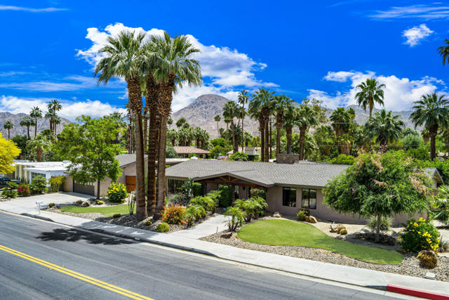 74619 Fairway Drive, Palm Desert CA: https://media.crmls.org/mediaz/8e211eae-c711-40d7-b453-3fb10188cb3a.jpg