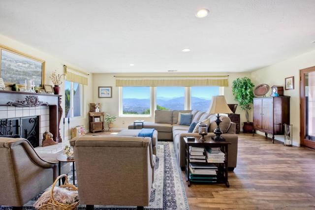 2064 Santa Margarita Dr., Fallbrook CA: https://media.crmls.org/mediaz/8e2151a6-4128-4777-abac-4cce445811da.jpg