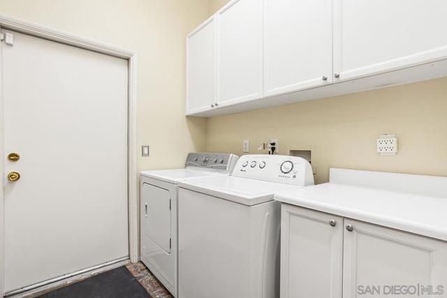 1915 Andrews Ct, Oceanside CA: https://media.crmls.org/mediaz/8e21b112-05e8-428b-a070-9df8bec5a2dd.jpg