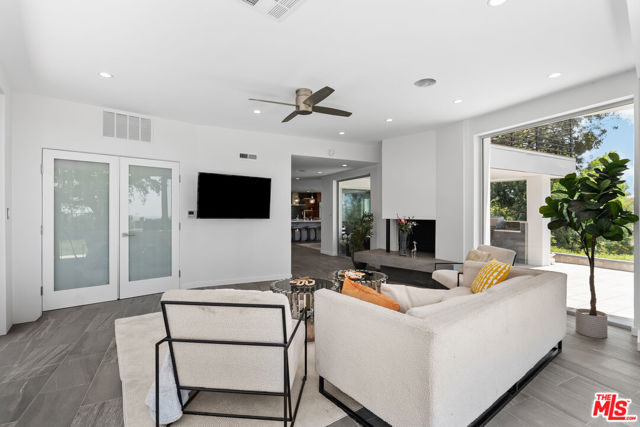 805 Norumbega Drive, Monrovia CA: https://media.crmls.org/mediaz/8e21ba84-308c-4888-bb34-5878385deee5.jpg