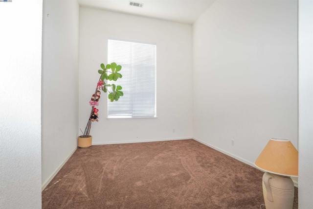 5018 Southport Ct, Antioch CA: https://media.crmls.org/mediaz/8e22e1bb-ce8e-4a0e-a03e-9b1cccf12f32.jpg