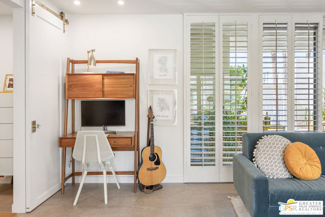 1821 Sandcliff Road, Palm Springs CA: https://media.crmls.org/mediaz/8e22f6e4-d2c9-42a1-aef3-ff4d8f0b461b.jpg