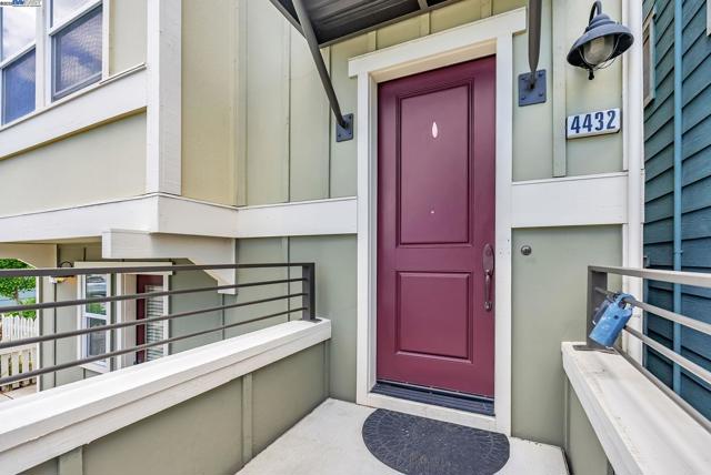 4432 Hyde Cmn, Fremont CA: https://media.crmls.org/mediaz/8e2359f2-0492-4059-9bd5-97c1cfbdaac0.jpg